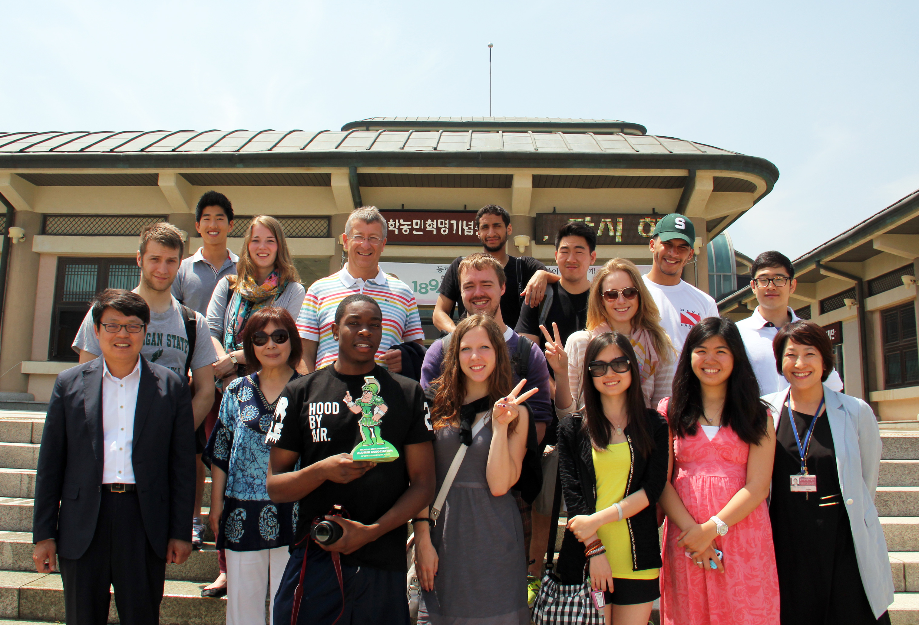 美 미시건주립대학교(Michigan State University) 일행 동학농민혁명기념관 방문(2014.05.29.목) 섬네일 파일